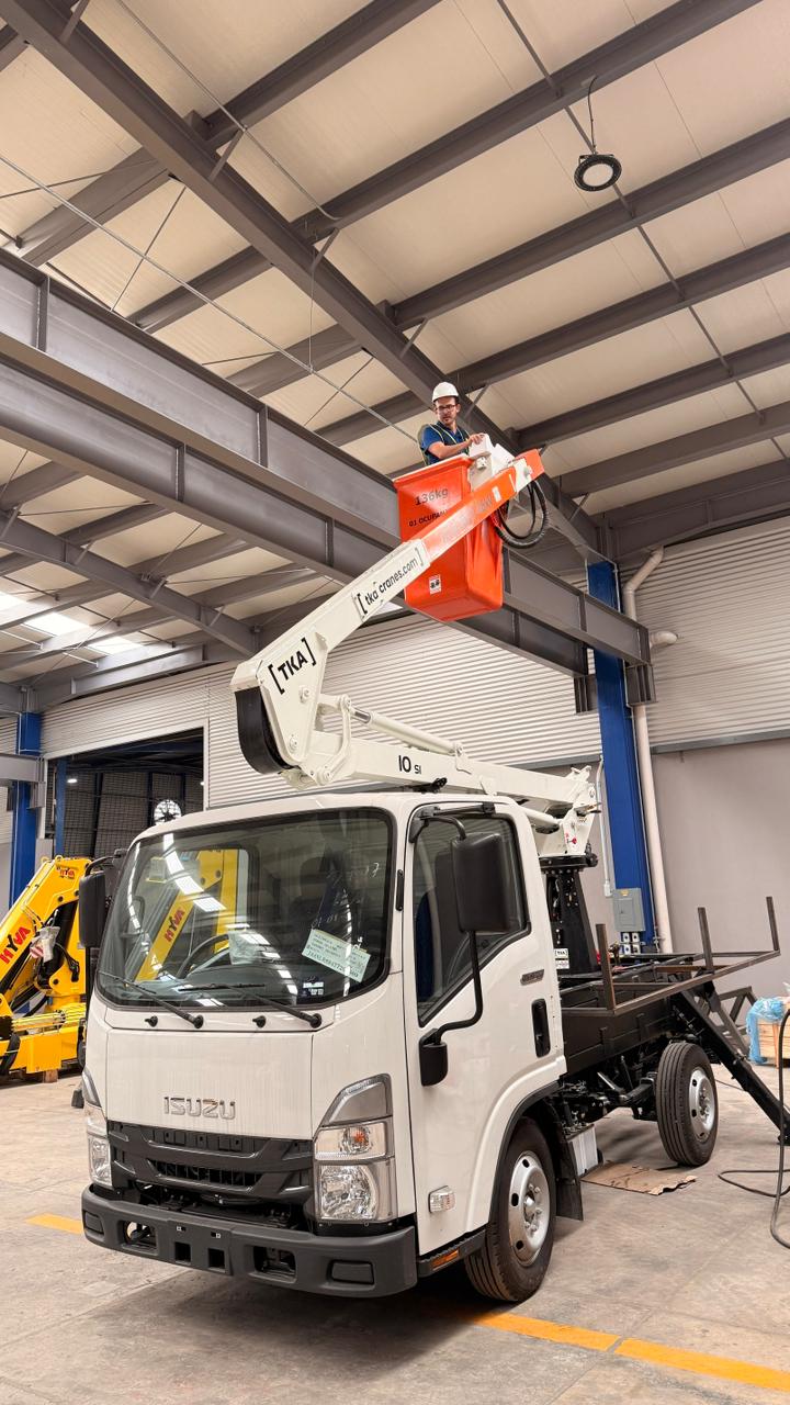 Grúa de canastilla GRÚA DE CANASTILLA